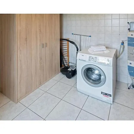 Flood Comfortable Semesterbostad *