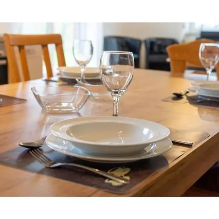 Flood Comfortable Semesterbostad
